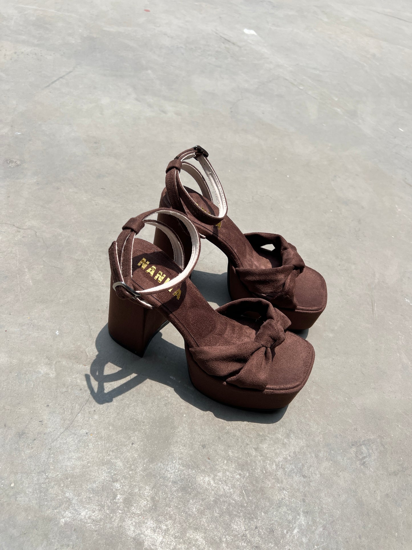 Tacón chocolate - Daisy