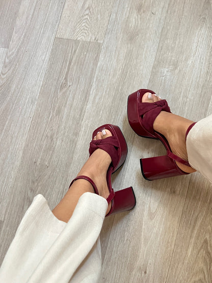 Tacones Daisy vino charol