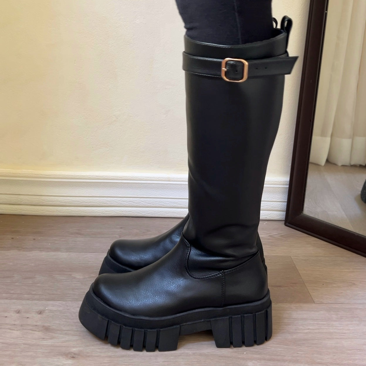 Bota caña alta Simone negro