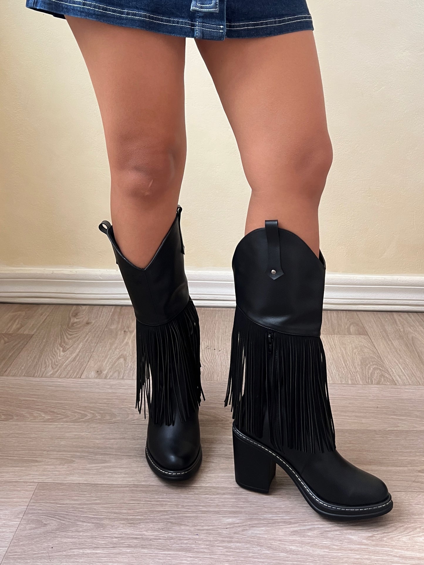 Botas Sienna flecos negro