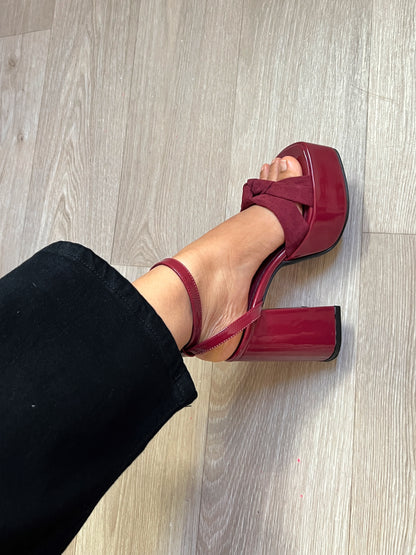 Tacones Daisy vino charol