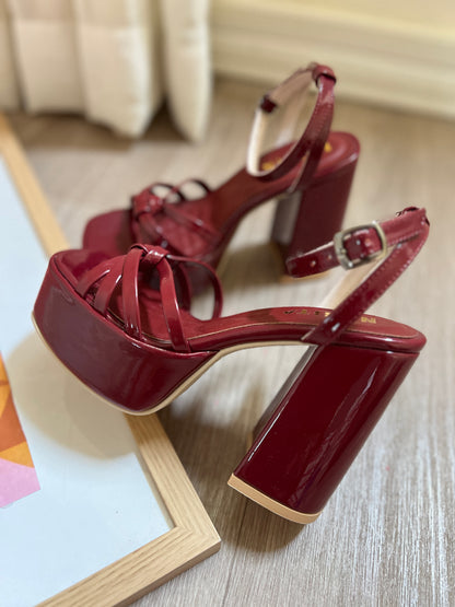 Tacones Steffi tiras borgoña