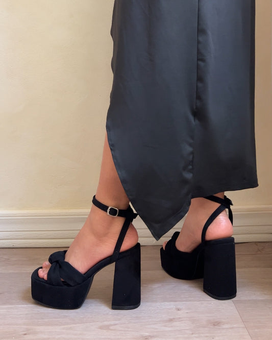 Tacones Daisy con moño negros - Classic