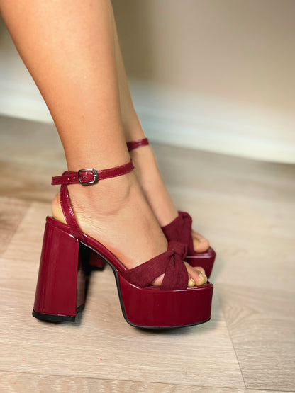 Tacones Daisy vino charol
