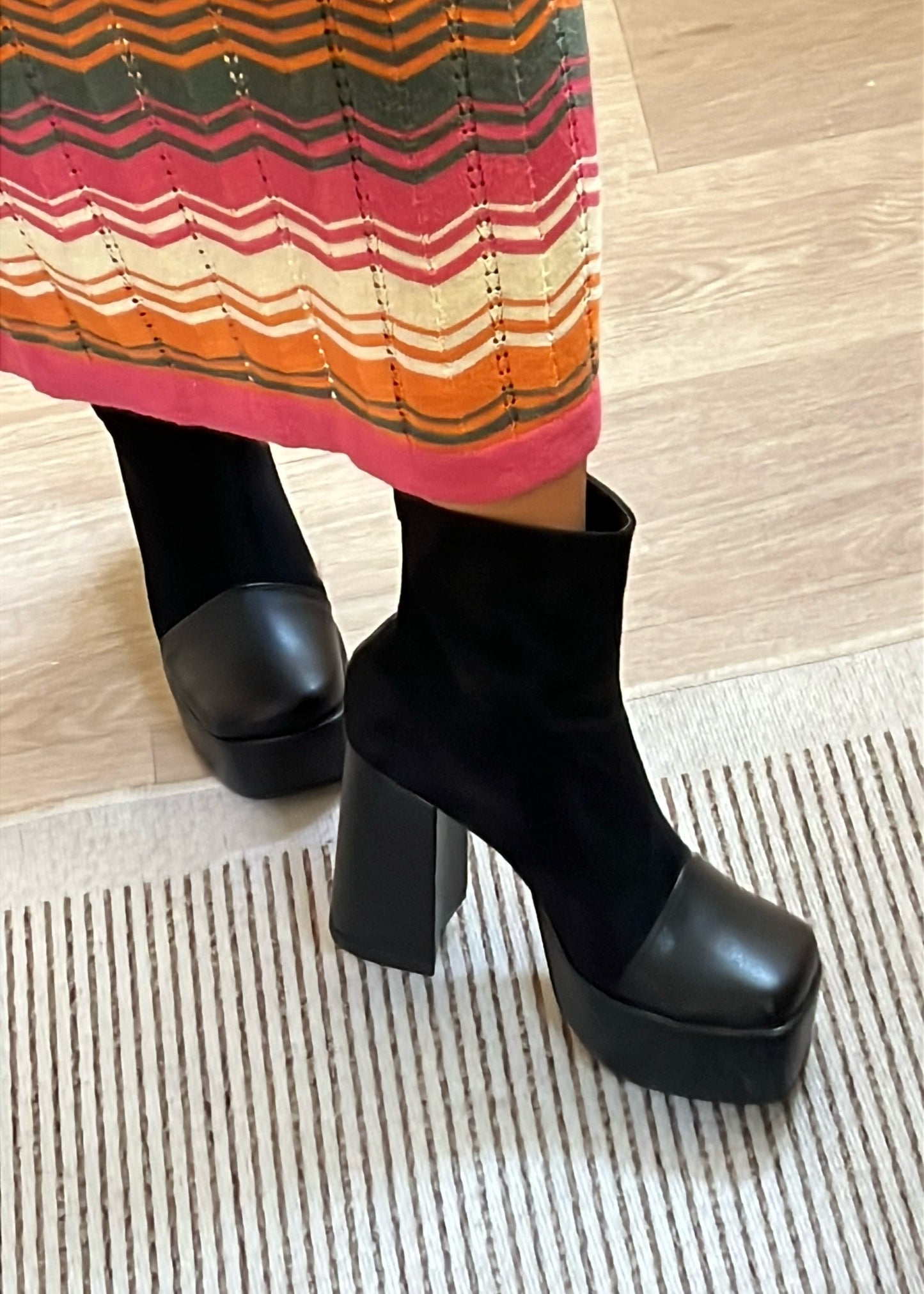 Botines de taco York negro suede