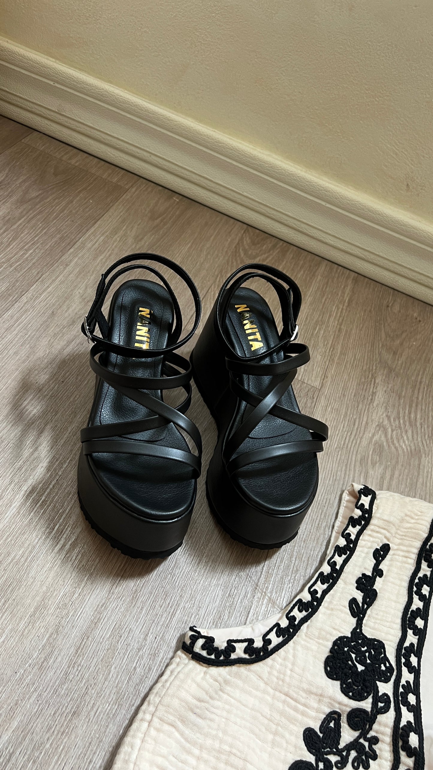 Sandalias Estella plataforma negra