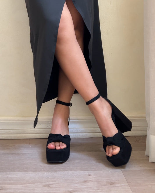 Tacones Daisy con moño negro suede