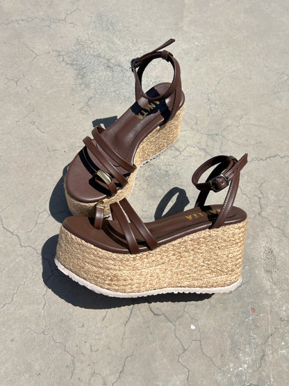 Sandalias Praia nutella con aplique