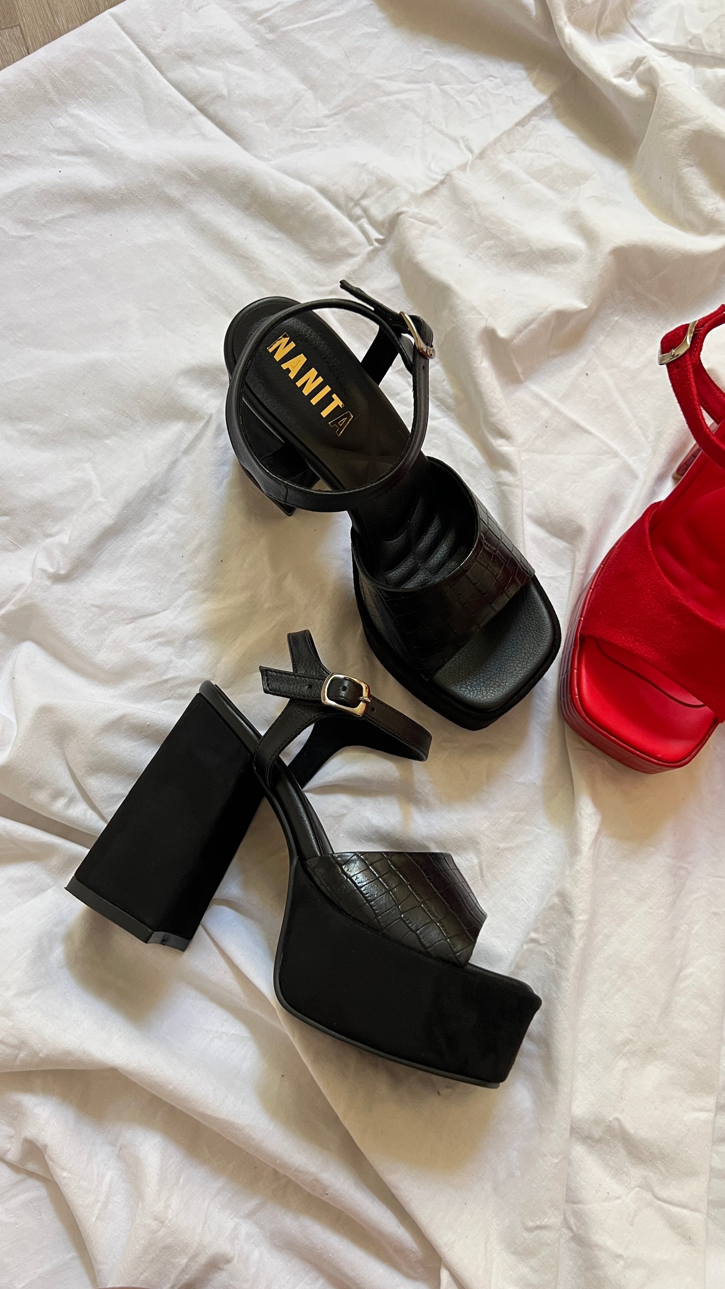 Tacones Monique negro croco