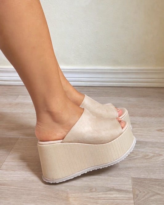 Sandalias Bruna suecos beige